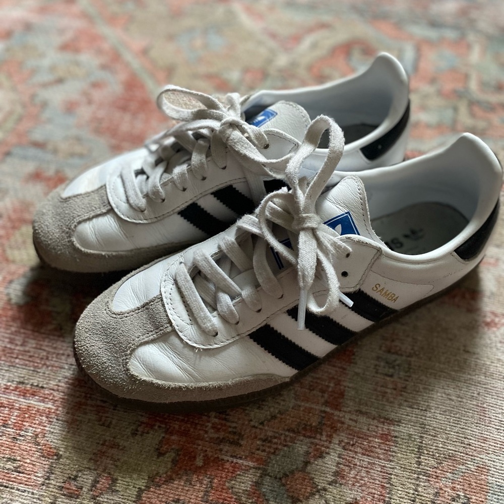 Sambas- white and black